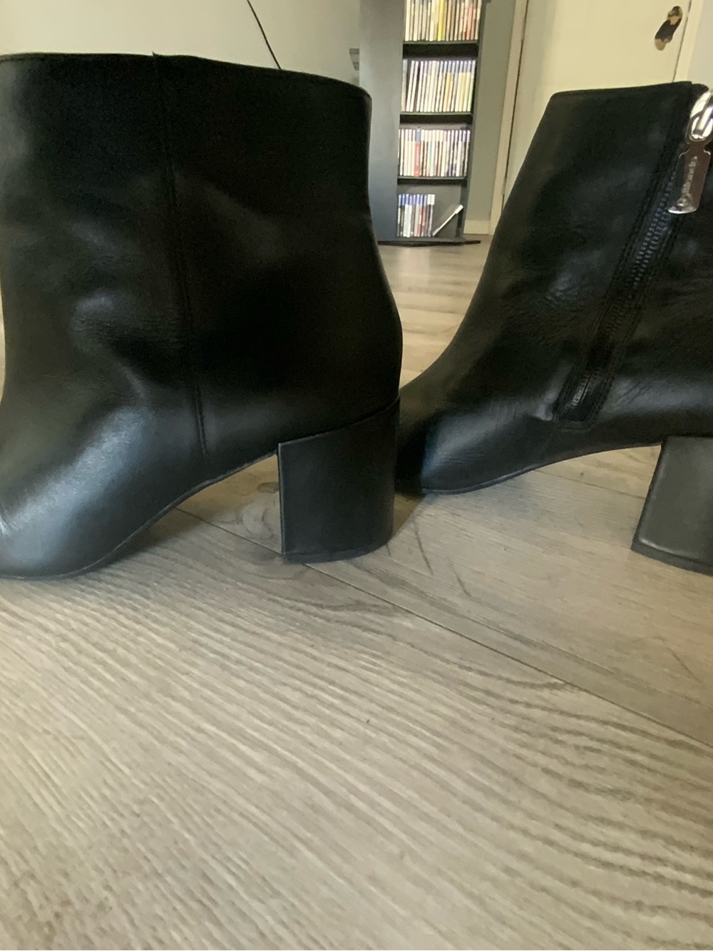 Blondo Classic Black Leather Ankle Boots Size 10